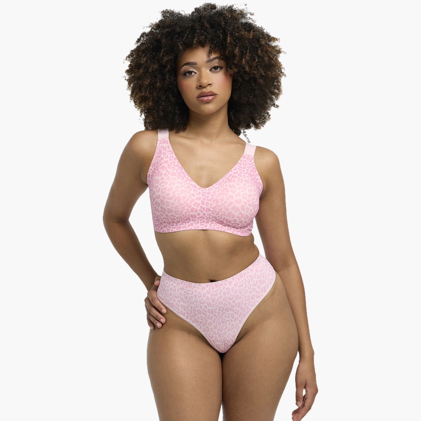 Das Model ist 1,77m groß und trägt Größe L.