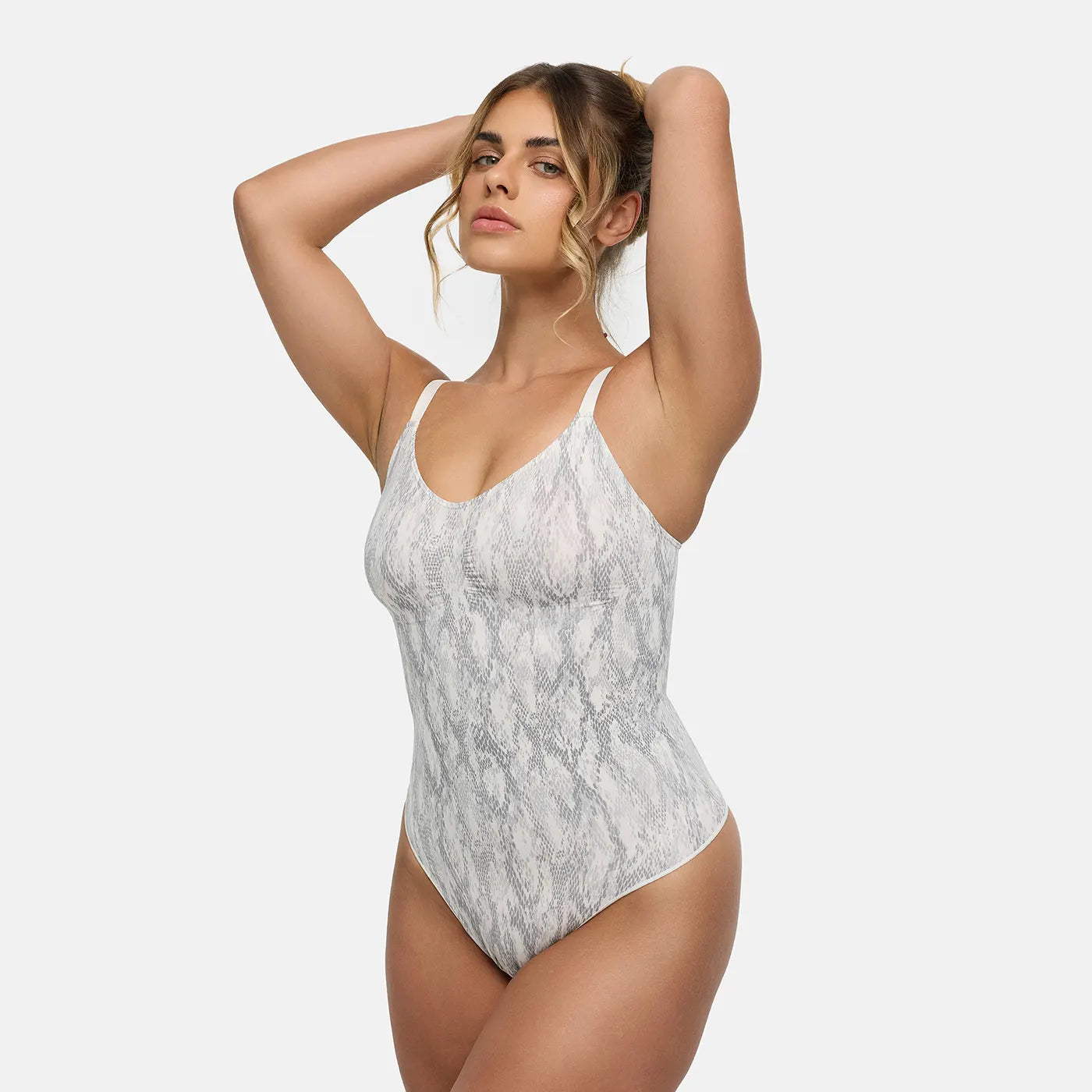 Das Model ist 1,70m groß und trägt Größe L