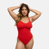 Das Model ist 1,61 m groß und trägt Größe 2XL