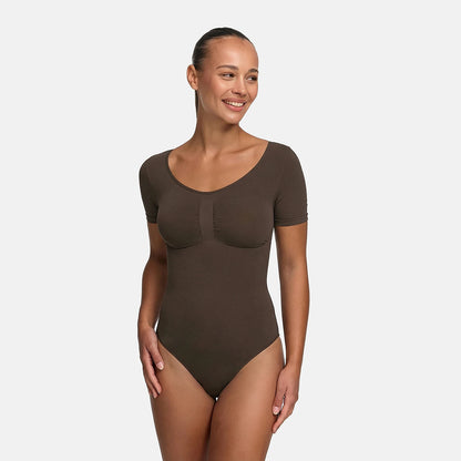 Das Model ist 1,78m groß und trägt Größe S