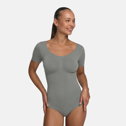 Das Model ist 1,78m groß und trägt Größe S