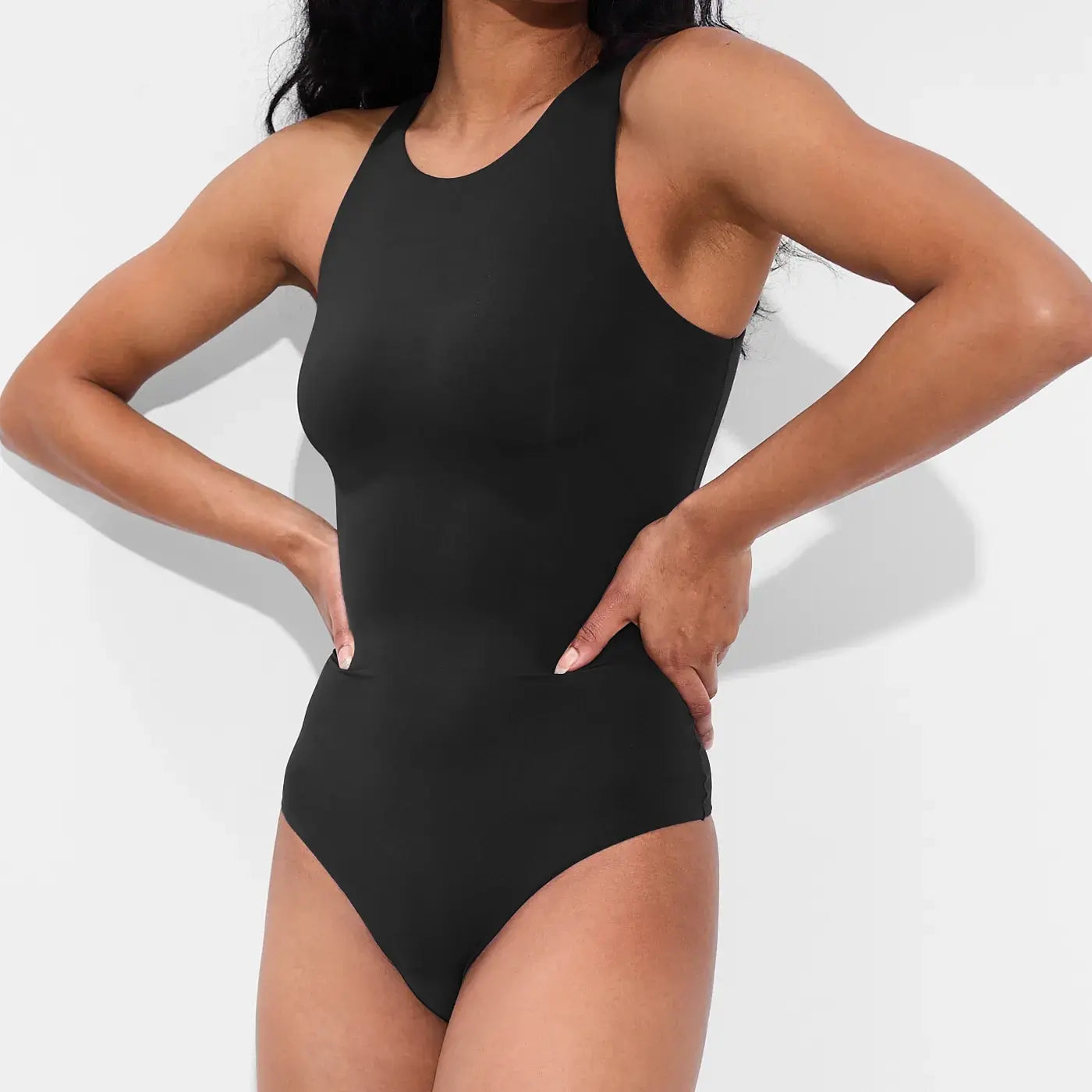 Body typu string z okrągłym dekoltem