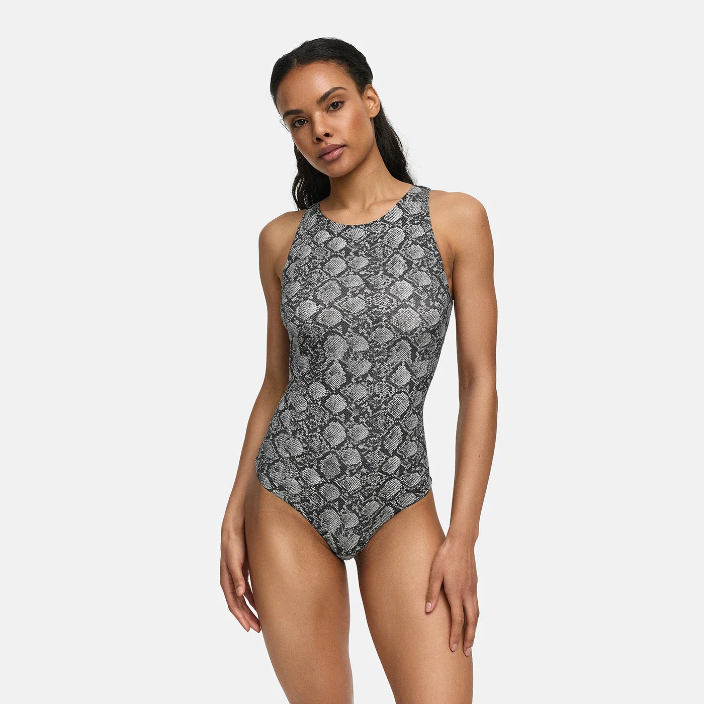 Body typu string z okrągłym dekoltem
