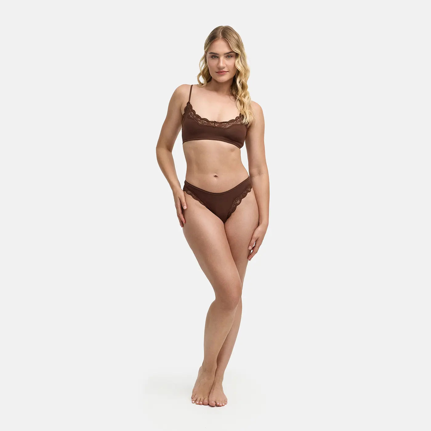 Das Model ist 1,76m groß und trägt Größe XS