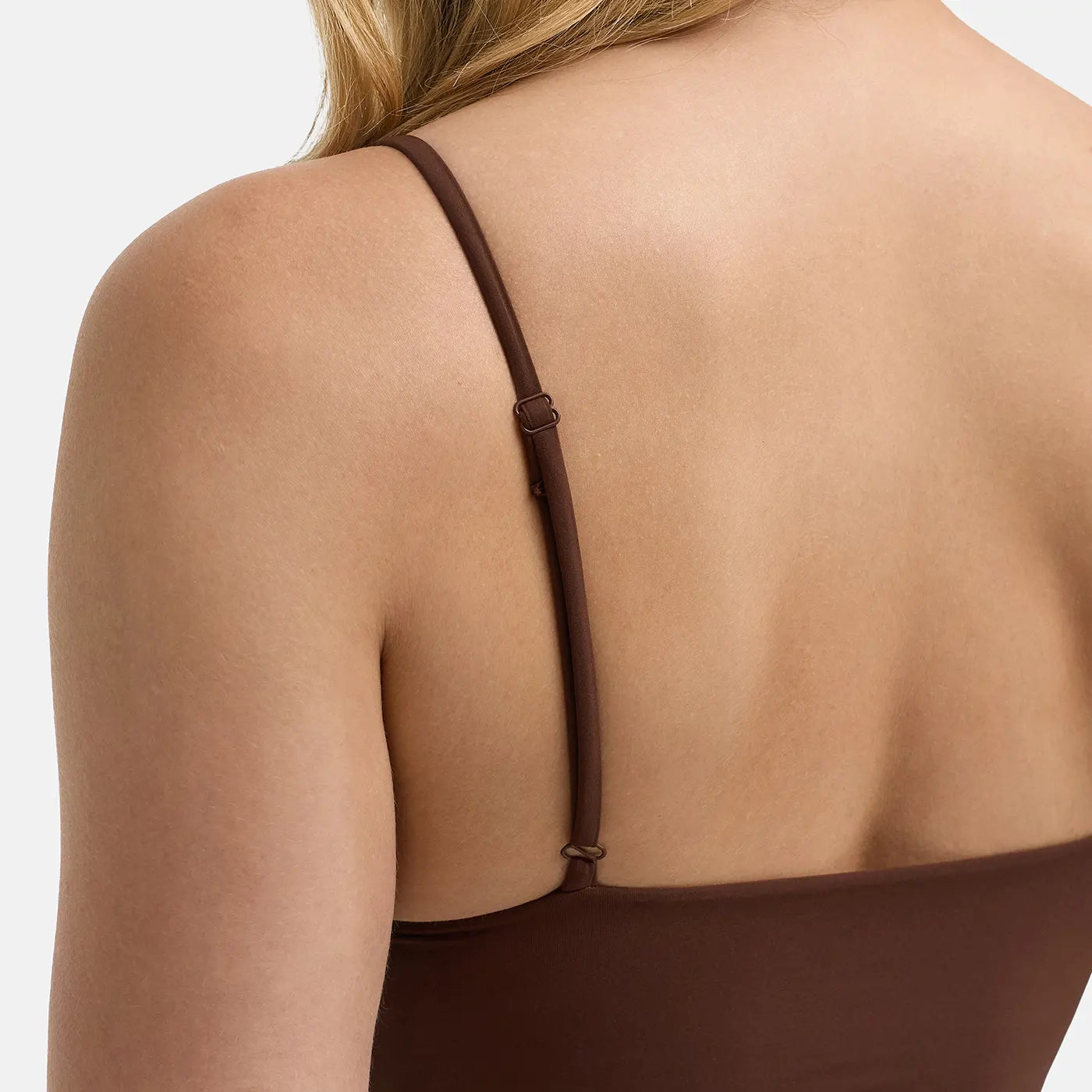 Das Model ist 1,76m groß und trägt Größe XS